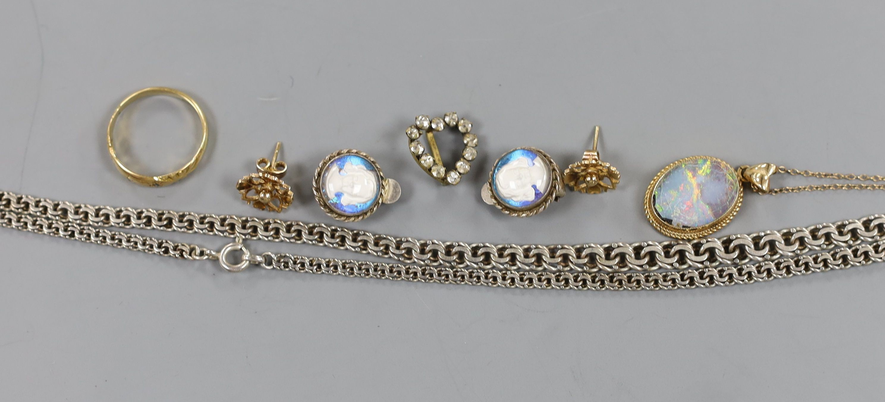 An 18ct and gem set ring (stone missing), gross 2.4 grams, a 9ct and opal double set pendant necklace (a.f.), gross 3.4 grams and other minor jewellery.